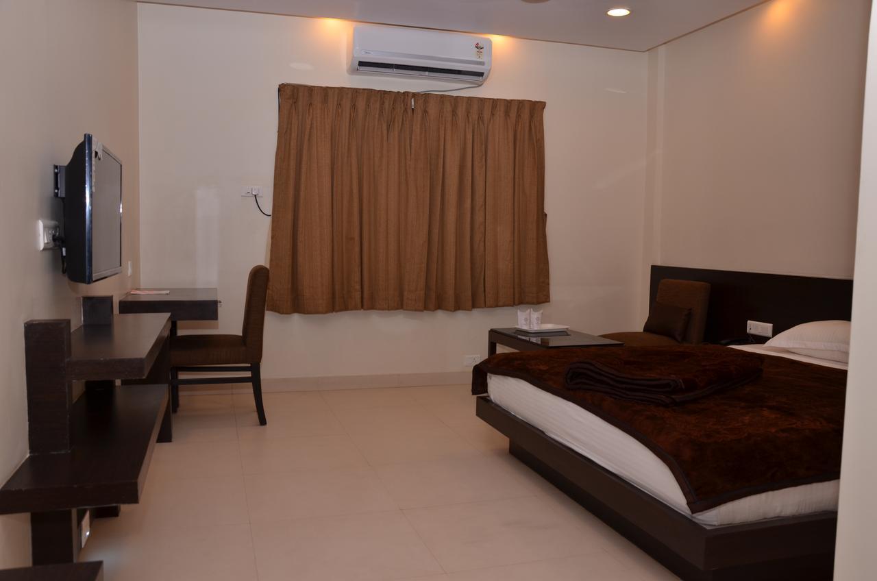 Отель Mohini Royal Jharsuguda Экстерьер фото